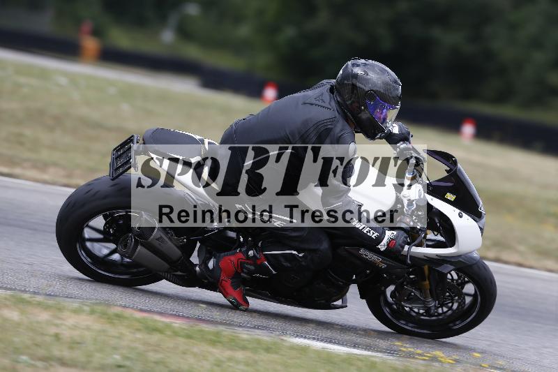 Archiv-2025/32 07.07.2025 Plüss Moto Sport ADR/Einsteiger/backside